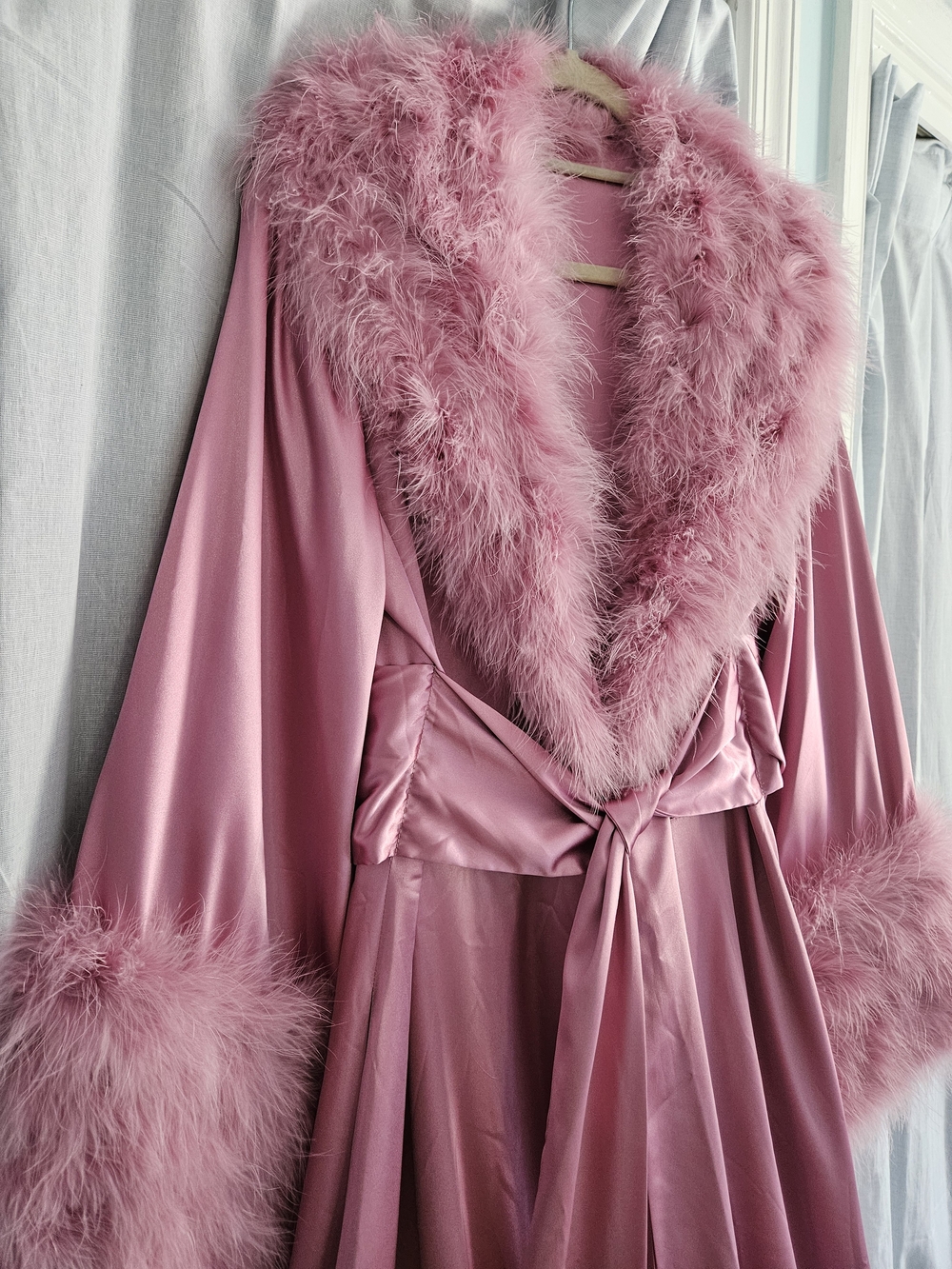 Catherine D'Lish Dominique Pink Satin Feather Trim Robe Dressing Gown XL - Picture 2 of 3